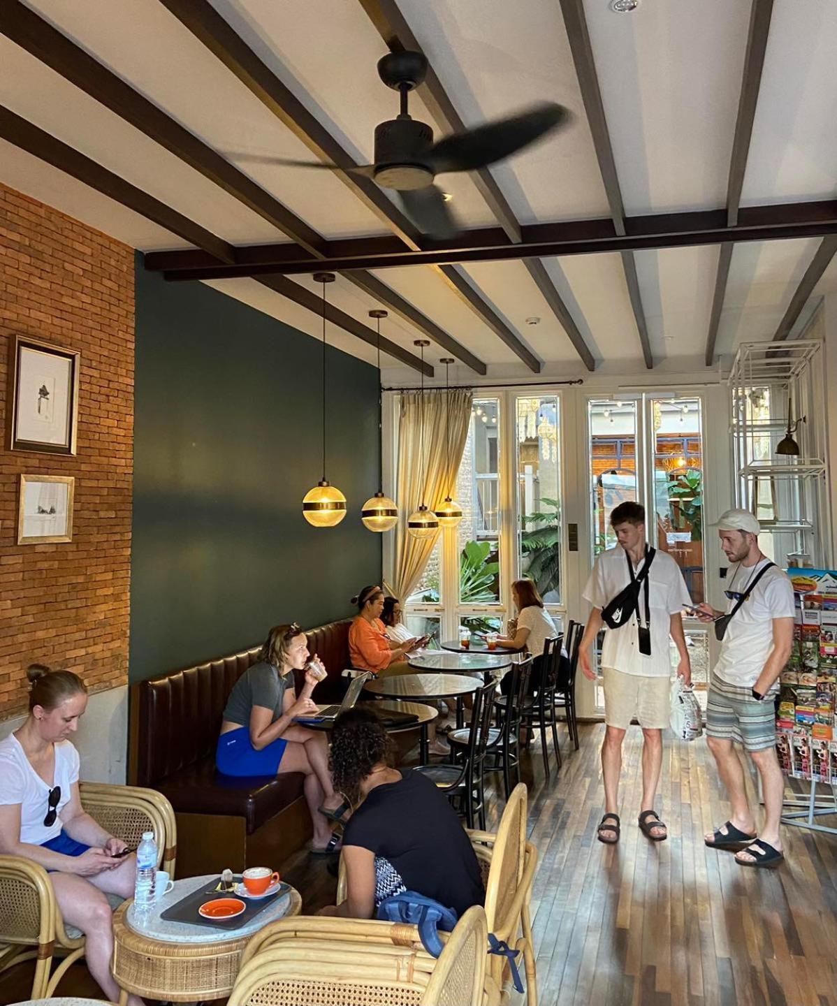Khunluang Hostel (Adults Only) Чиангмай Экстерьер фото