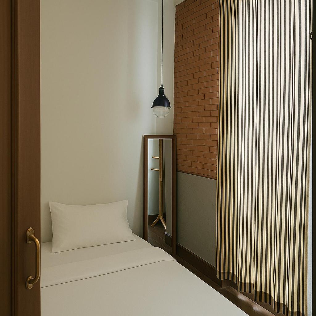 Khunluang Hostel (Adults Only) Чиангмай Экстерьер фото