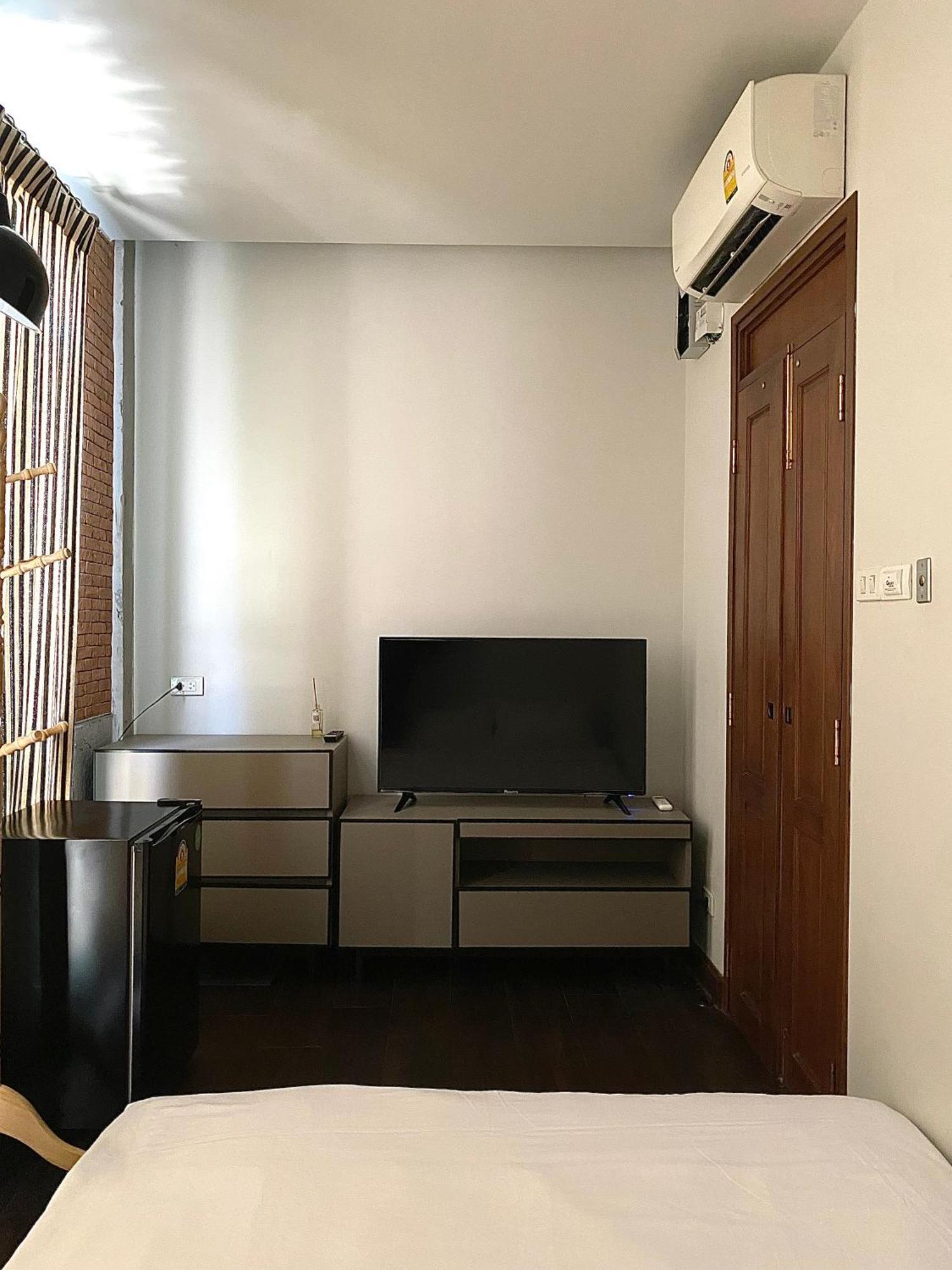 Khunluang Hostel (Adults Only) Чиангмай Экстерьер фото
